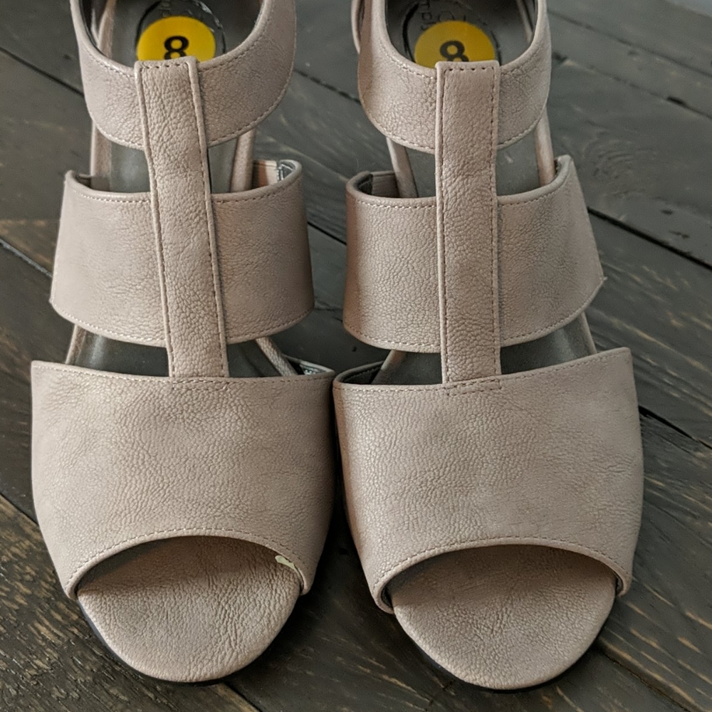 Block heel sandals